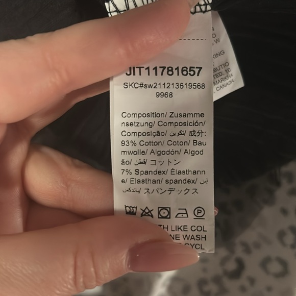 Black Ribbed Midi Dress with Puff Sleeves and Hem - Picture 7 of 7